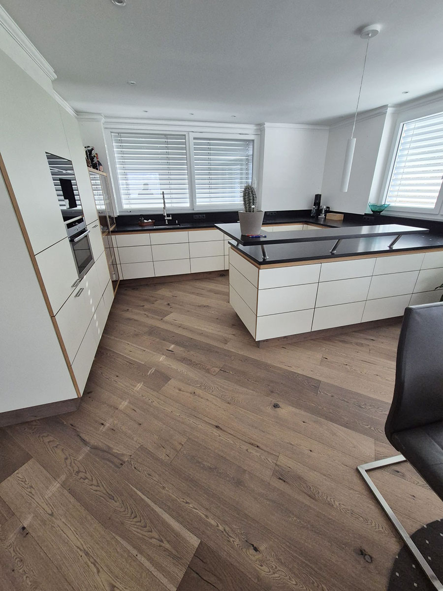 hochwertiger Küchenboden mit Parkett